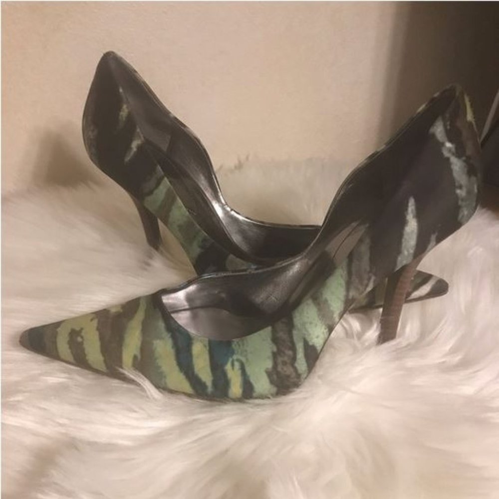 Unique Guess Stiletto Heels with Scalloped Detail